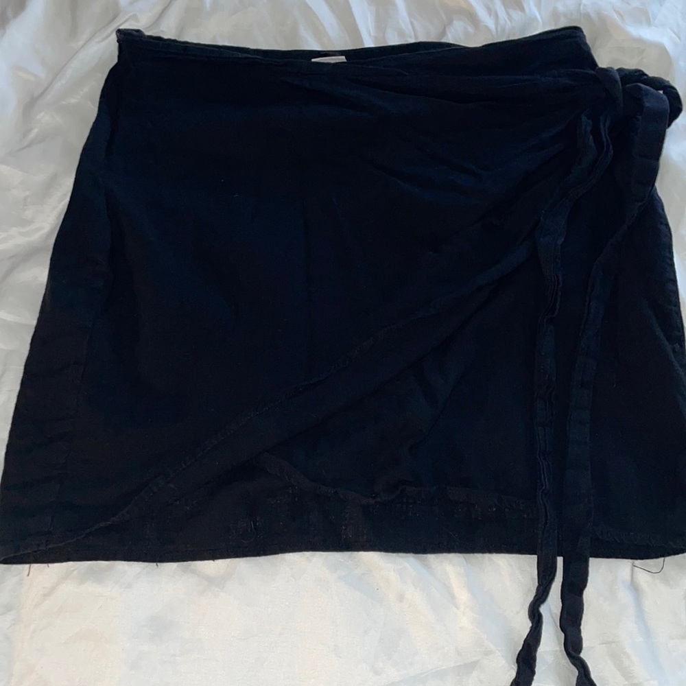 Black front-tie skirt